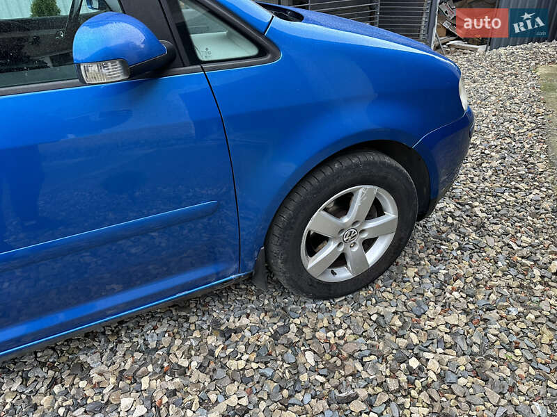 Минивэн Volkswagen Touran 2005 в Тысменице