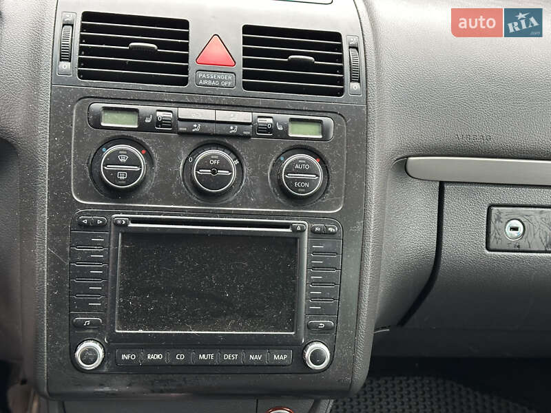 Минивэн Volkswagen Touran 2005 в Тысменице