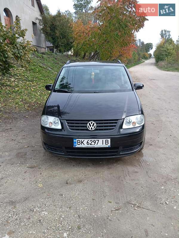 Минивэн Volkswagen Touran 2006 в Почаеве фото Минивэн Volkswagen Touran 2006 в Почаеве