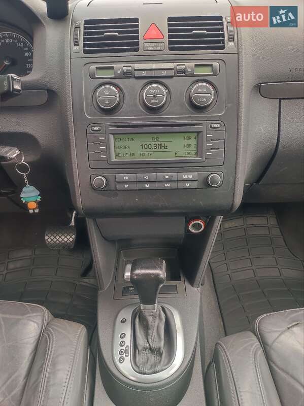 Мінівен Volkswagen Touran 2004 в Кам'янець-Подільському