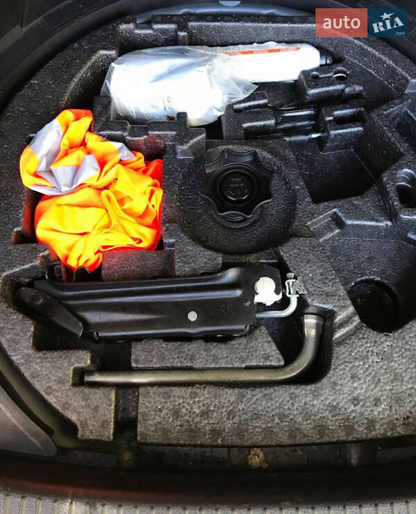 Минивэн Volkswagen Touran 2007 в Ковеле