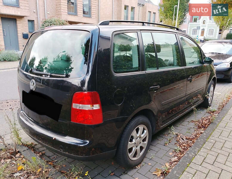 Мінівен Volkswagen Touran 2006 в Луцьку