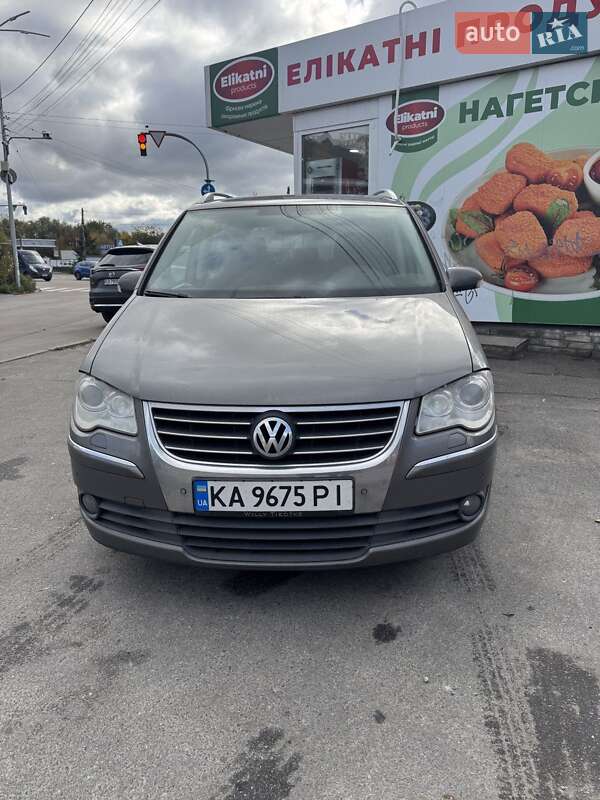 Минивэн Volkswagen Touran 2008 в Киеве