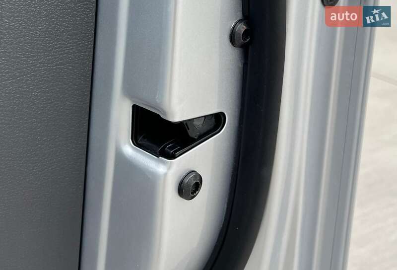 Минивэн Volkswagen Touran 2011 в Киеве