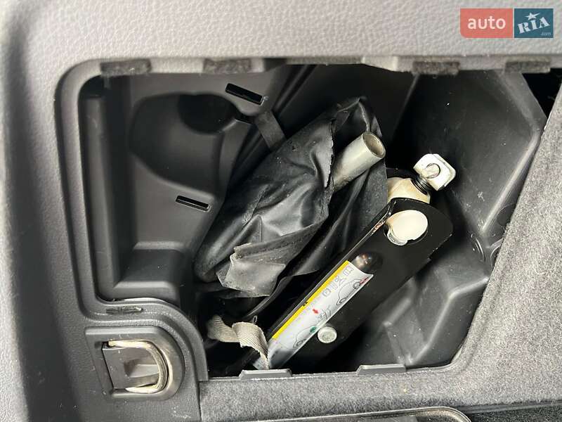 Минивэн Volkswagen Touran 2011 в Киеве