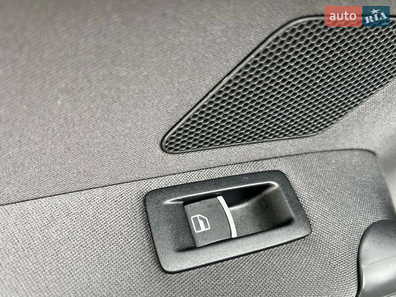 Минивэн Volkswagen Touran 2011 в Киеве