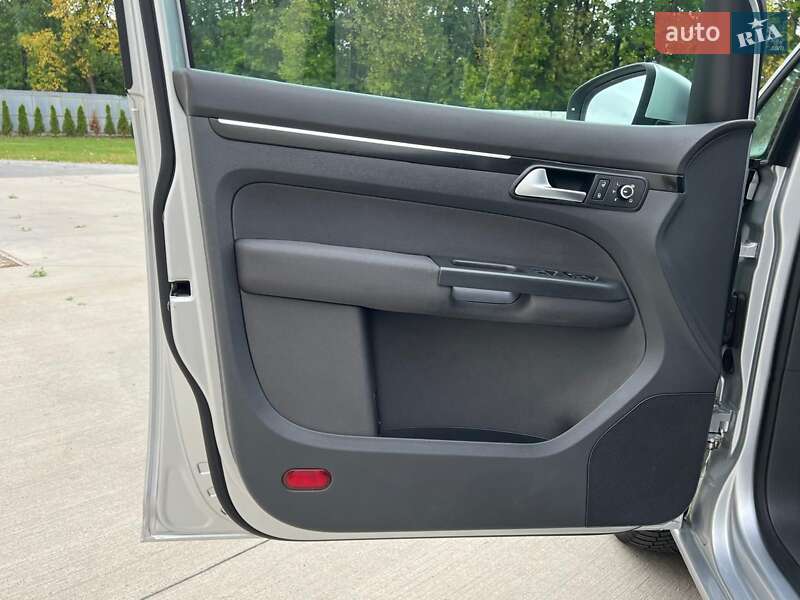 Минивэн Volkswagen Touran 2011 в Киеве