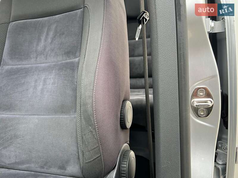 Минивэн Volkswagen Touran 2011 в Киеве