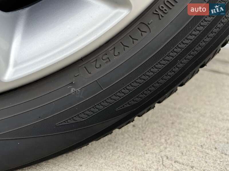 Минивэн Volkswagen Touran 2011 в Киеве