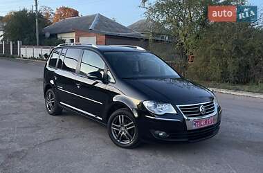 Минивэн Volkswagen Touran 2010 в Коростене