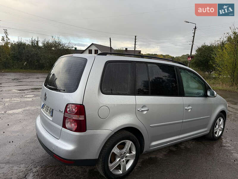 Минивэн Volkswagen Touran 2007 в Дубно