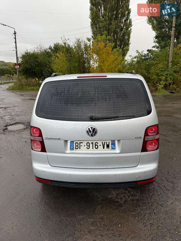 Минивэн Volkswagen Touran 2007 в Дубно