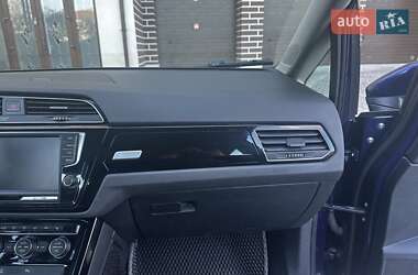 Микровэн Volkswagen Touran 2016 в 