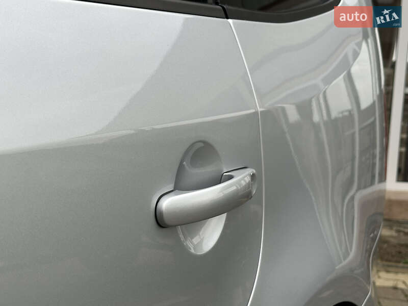 Минивэн Volkswagen Touran 2013 в Дрогобыче