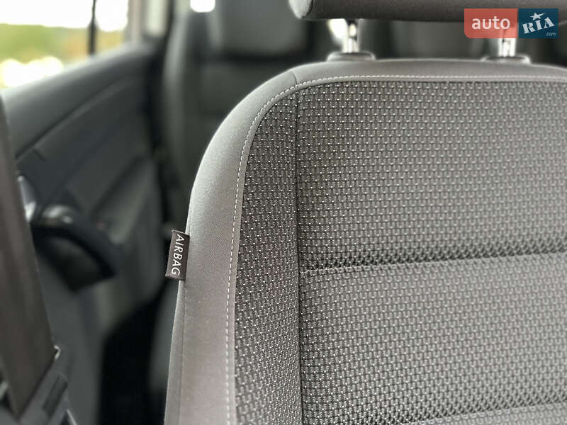 Минивэн Volkswagen Touran 2013 в Дрогобыче