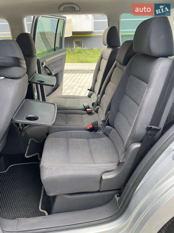 Минивэн Volkswagen Touran 2006 в Новояворовске