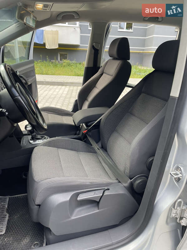Минивэн Volkswagen Touran 2006 в Новояворовске