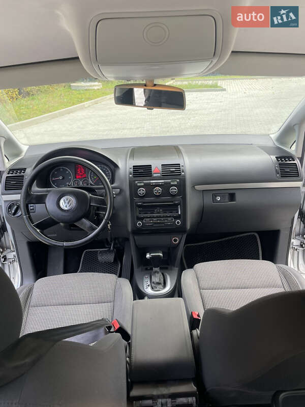 Минивэн Volkswagen Touran 2006 в Новояворовске