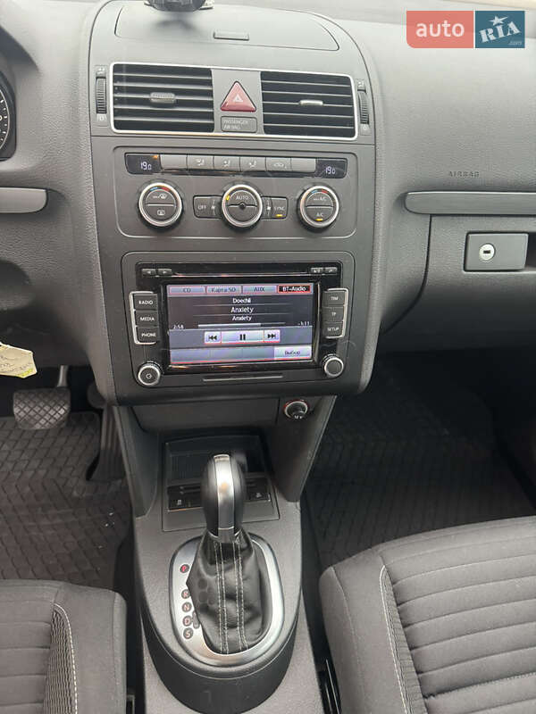 Мінівен Volkswagen Touran 2014 в Львові фото 16 Мінівен Volkswagen Touran 2014 в Львові