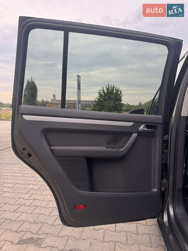 Мінівен Volkswagen Touran 2014 в Львові фото 23 Мінівен Volkswagen Touran 2014 в Львові