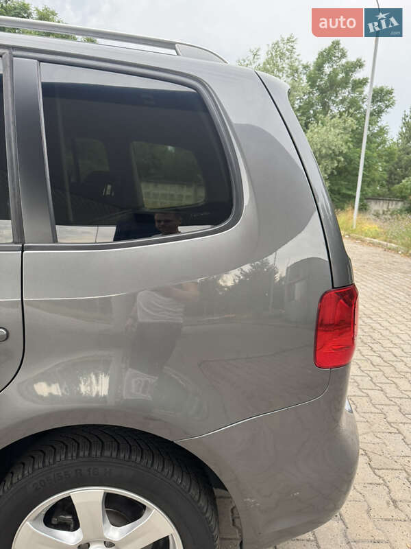 Мінівен Volkswagen Touran 2014 в Львові фото 40 Мінівен Volkswagen Touran 2014 в Львові