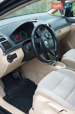 Минивэн Volkswagen Touran 2004 в  фото 8 Минивэн Volkswagen Touran 2004 в
