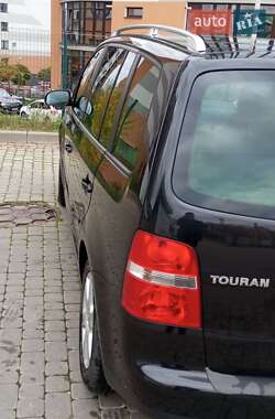 Минивэн Volkswagen Touran 2004 в  фото 14 Минивэн Volkswagen Touran 2004 в