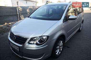Мінівен Volkswagen Touran 2010 в Чернівцях