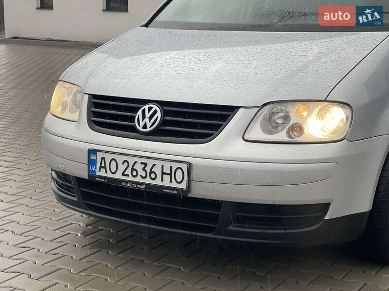 Минивэн Volkswagen Touran 2003 в Хусте