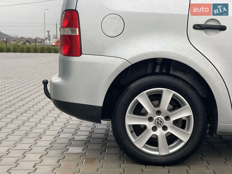Минивэн Volkswagen Touran 2003 в Хусте