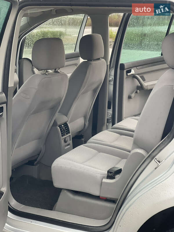 Минивэн Volkswagen Touran 2003 в Хусте