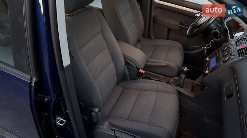 Минивэн Volkswagen Touran 2006 в Шепетовке