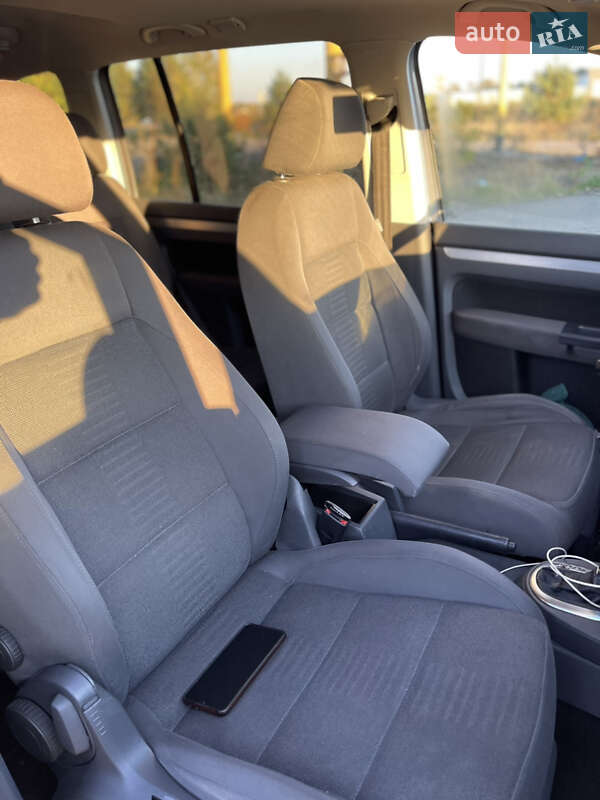 Минивэн Volkswagen Touran 2008 в Сарнах