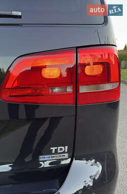 Минивэн Volkswagen Touran 2012 в 