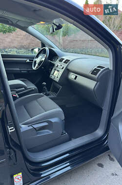 Минивэн Volkswagen Touran 2012 в 