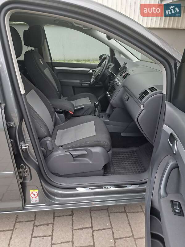 Мінівен Volkswagen Touran 2014 в Львові фото 32 Мінівен Volkswagen Touran 2014 в Львові