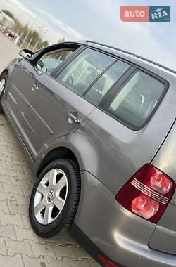 Минивэн Volkswagen Touran 2007 в 