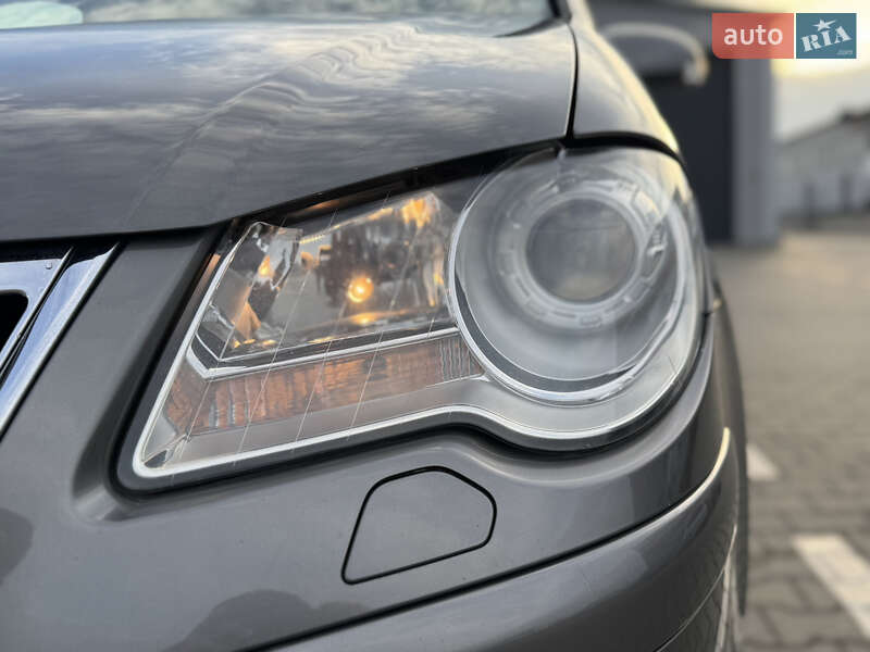 Минивэн Volkswagen Touran 2007 в Нововолынске