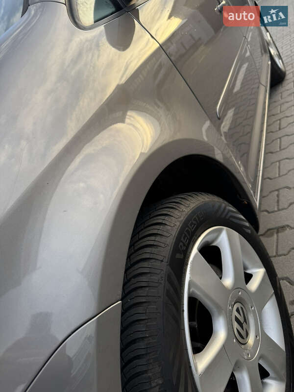 Минивэн Volkswagen Touran 2007 в Нововолынске