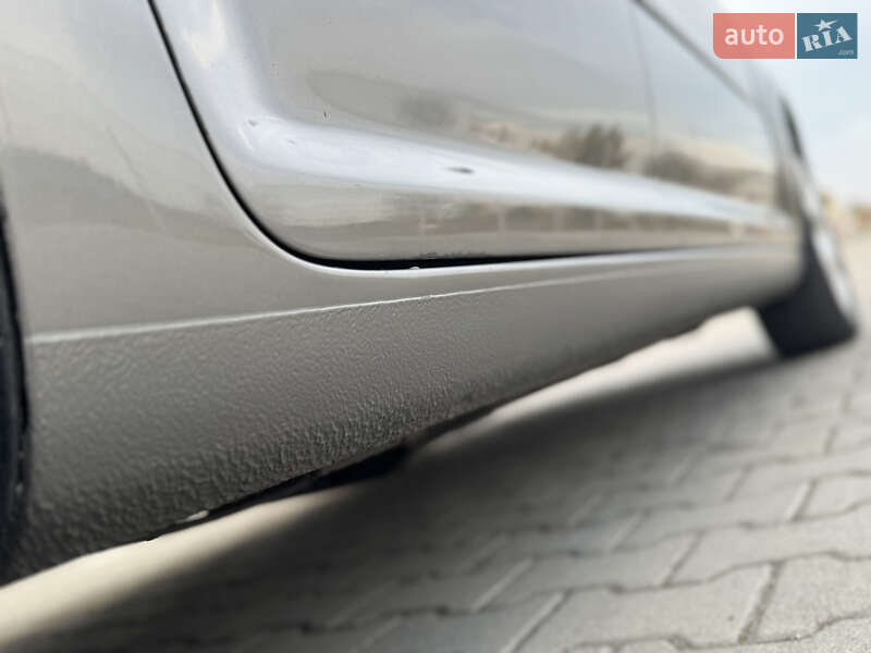 Минивэн Volkswagen Touran 2007 в Нововолынске