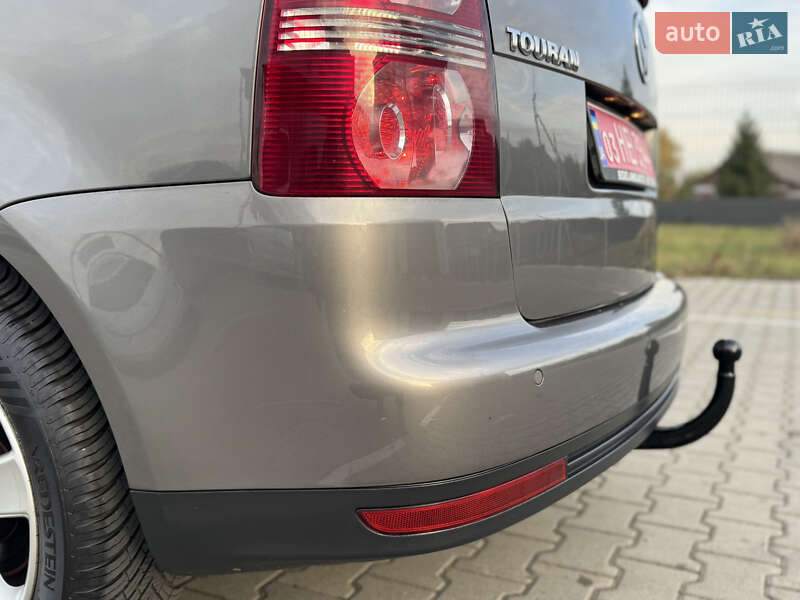 Минивэн Volkswagen Touran 2007 в Нововолынске