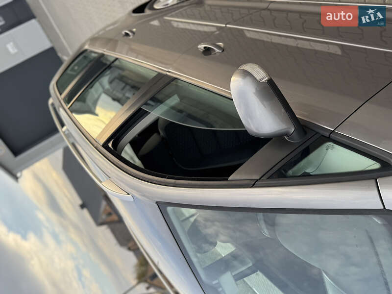 Минивэн Volkswagen Touran 2007 в Нововолынске