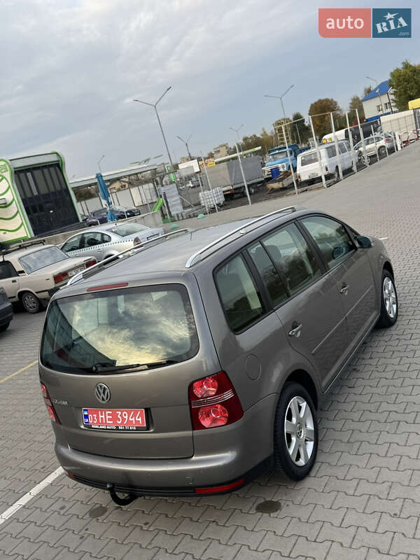 Минивэн Volkswagen Touran 2007 в Нововолынске
