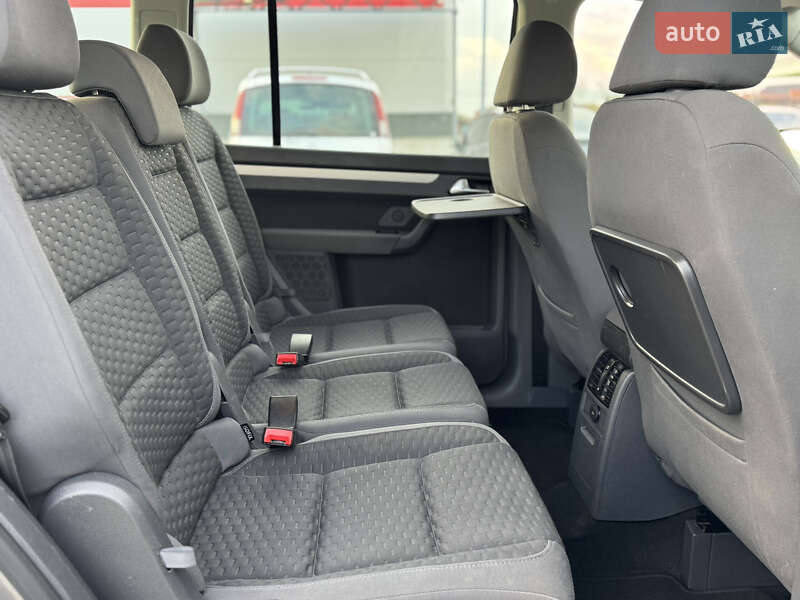 Минивэн Volkswagen Touran 2007 в Нововолынске