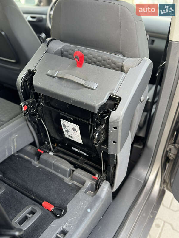 Минивэн Volkswagen Touran 2007 в Нововолынске