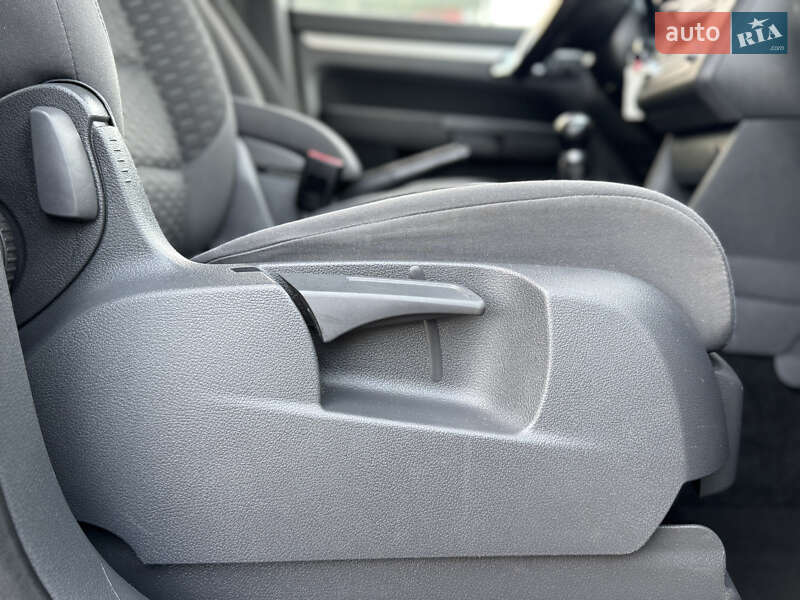 Минивэн Volkswagen Touran 2007 в Нововолынске