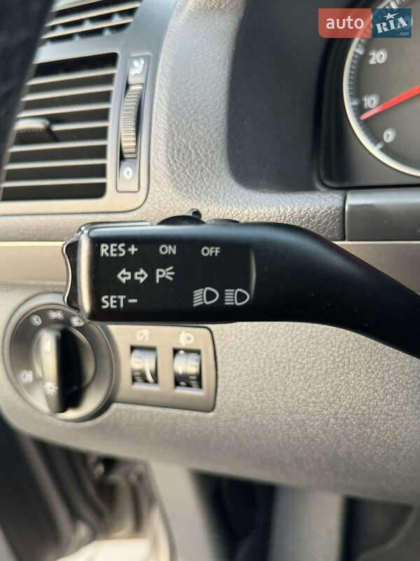 Минивэн Volkswagen Touran 2007 в Нововолынске