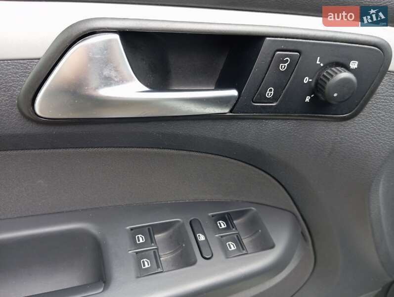 Минивэн Volkswagen Touran 2012 в Киеве фото 10 Минивэн Volkswagen Touran 2012 в Киеве