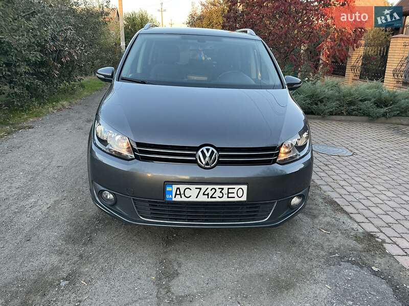 Мінівен Volkswagen Touran 2014 в Києві