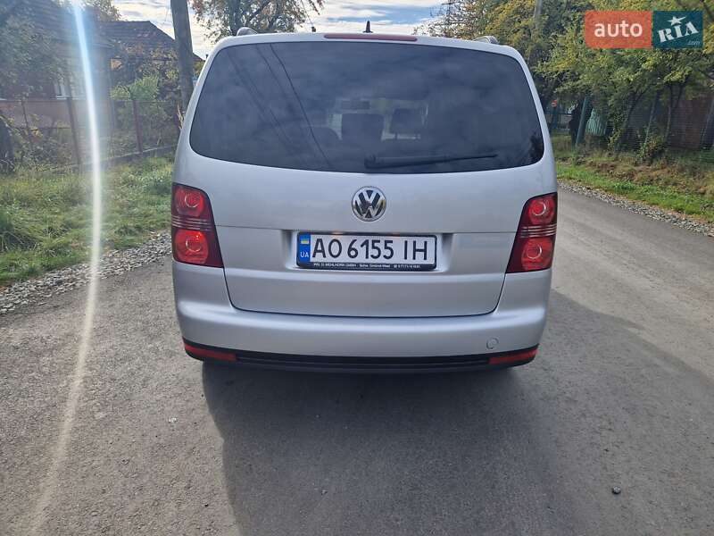 Минивэн Volkswagen Touran 2007 в Мукачево